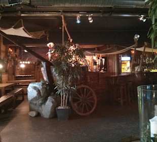 Die Getränkebar/DJ Pult