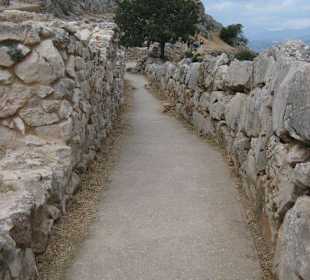 Weg durch die Burganlage