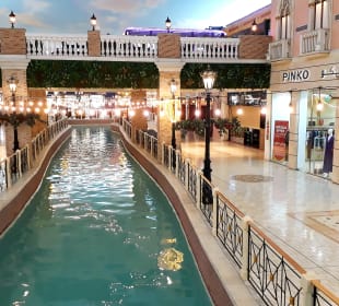 Villaggio Shopping Mall