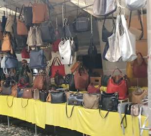Taschen-Kleider etc.