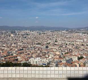Blick von Notre Dame über Marseille
