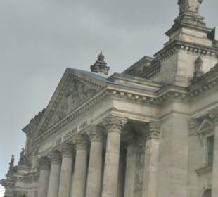 Blick zum Gebäude des Deutschen Bundestags