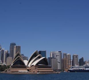 Oper, Skyline und Kreuzfahrtschiff Amsterdam