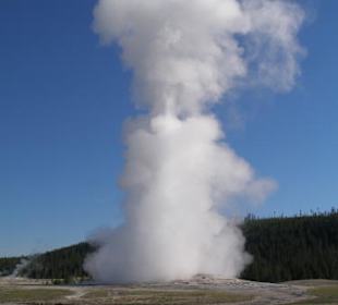 Old Faithful beim Ausbruch