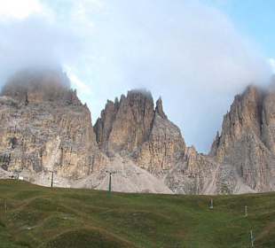 Langkofelgruppe mit leichten Wolken