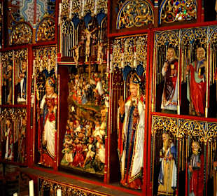 Der Altar der Stiftskirche