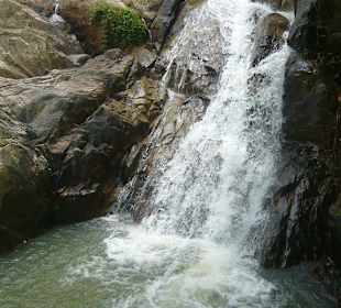 Ein Wasserfall mit natürlichem Pool!