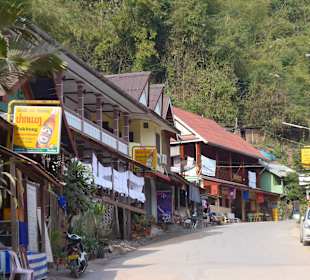 Die Hauptstraße von Pakbeng