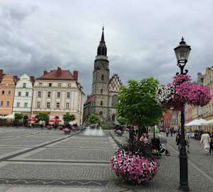 Links das grüne Gebäude ist das Restaurant