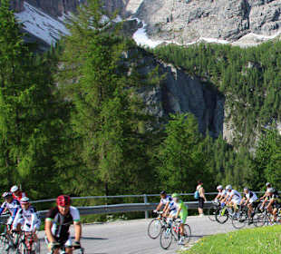 Radfahrer vor grandioser Kulisse