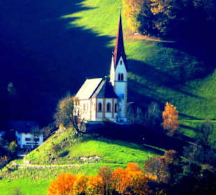 Kirche im Abendlicht