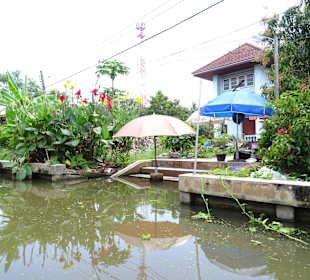 Floating Markt Thakha