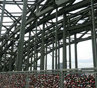 Die Hohenzollernbrücke mit Liebesschlössern