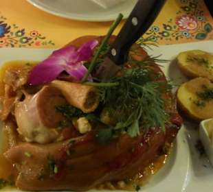 Speisekarte hatte recht: ordentliche Schweinehaxe