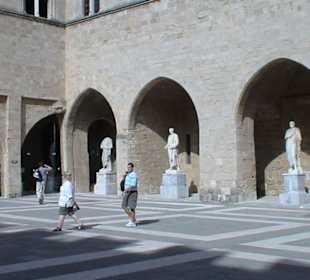 Innenhof des Großmeisterpalasts