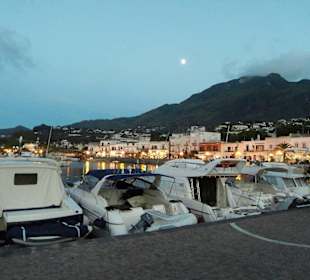 Am Hafen von Lacco Ameno