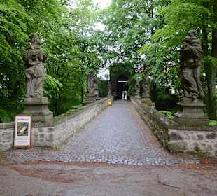 Zamek Valdštejn - droga wjazdowa