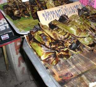 Snacks in Bananenblatt