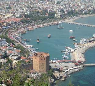 Blick von der Burg zum Hafen