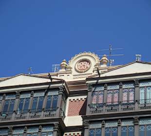 Fassadendetails mit Baujahr