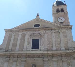 Blick zur Kirche Santa Maria Assunta von Arco
