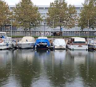 Die Boote am Kanal