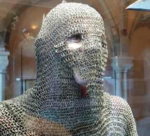 In der Waffenhalle des Schlosses von Vianden