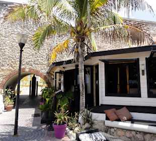 Eingang zum Restaurant "Perla del Mar"