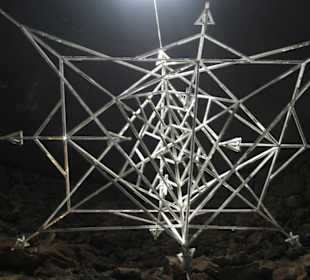 Eine Plastik des Künstlers