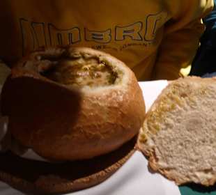 Żurek w chlebie  - Sauermehlsuppe in Brot 