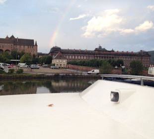 Im Hafen ins Savern mit Blick auf das Schloss