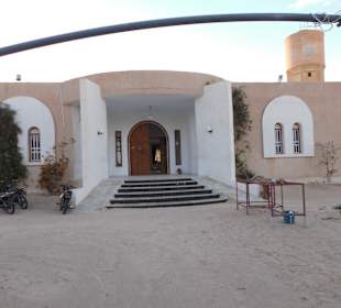 Auf Kamelen dem Sonnenuntergang entgegen