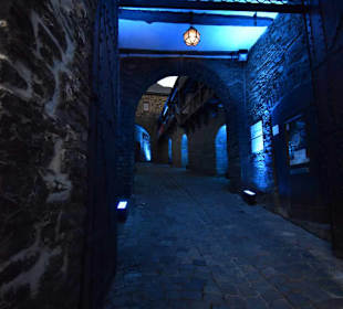 Burg Altena beleuchtet im Inneren 