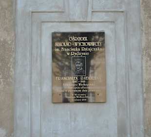 Tablica upamiętniająca Franciszka Ratajczaka.