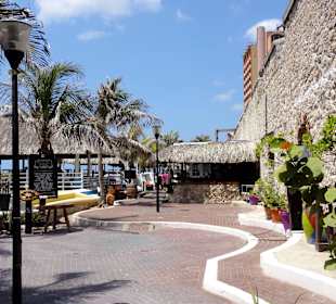 Zugang zum Restaurant an den Waterfort-Bögen