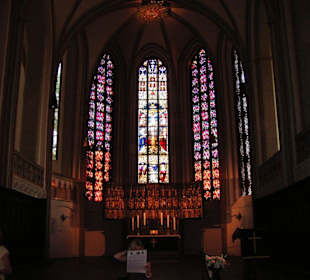 Altar mit Kirchenfenster