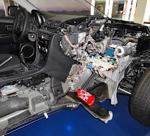 Moderne Autotechnik im Übersee-Museum