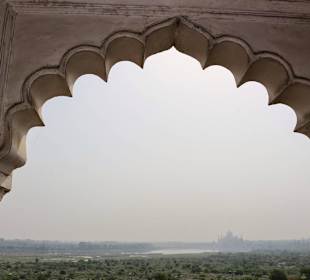 Widok z Red Fort na Taj Mahal