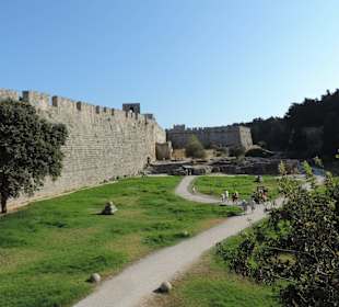 Rhodos - hradby a příkop