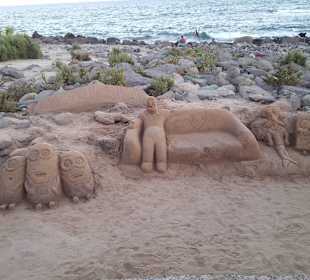 Sandgebilde an der Promenade