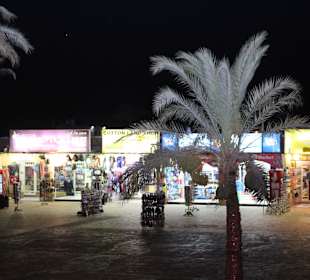 Kleine Läden gegenüber vom Hotel