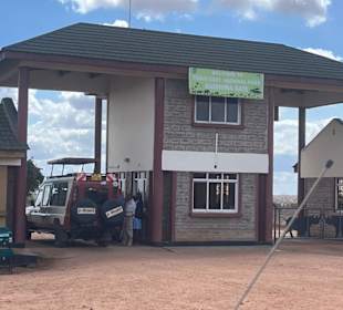 Eingang zum Tsavo Ost Park