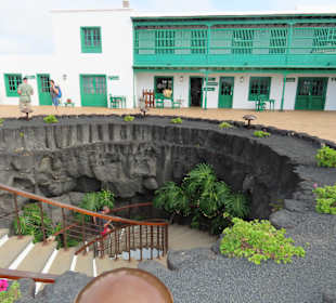 Einer der Ein-/Ausgänge des Tunnels