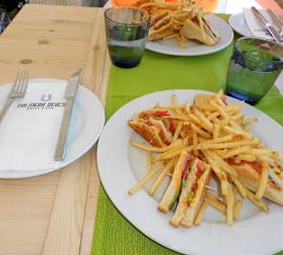 Club Sandwich im "Palmera Seaside" Restaurant