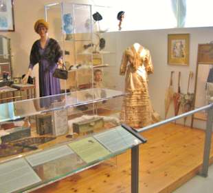 Modesalon / Kleidung ca. 1870-1930