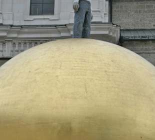 Das Kunstwerk „Sphaera“ auf dem Kapitelplatz