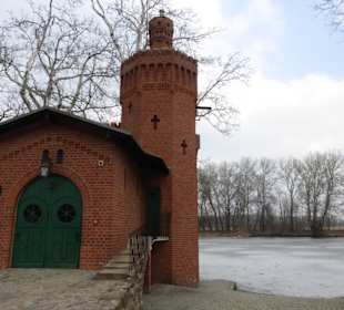 Bootshaus am See im Wilanów-Park