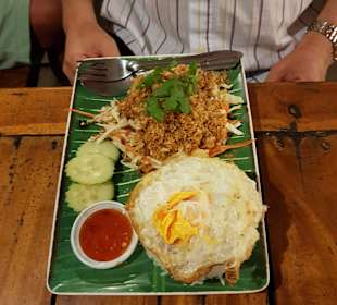 Essen ausserhalb der Anlage