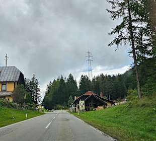 Vorne links die tolle Gartenterrasse