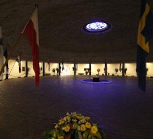  Unterirdische Gedenkhalle